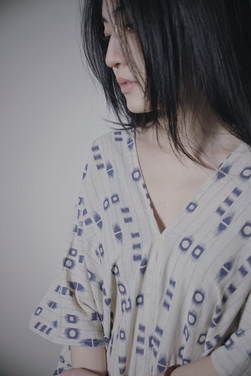 有機棉手織布 雙口袋斗篷 | 幾何 | 草木染圖騰經緯織 | Poncho