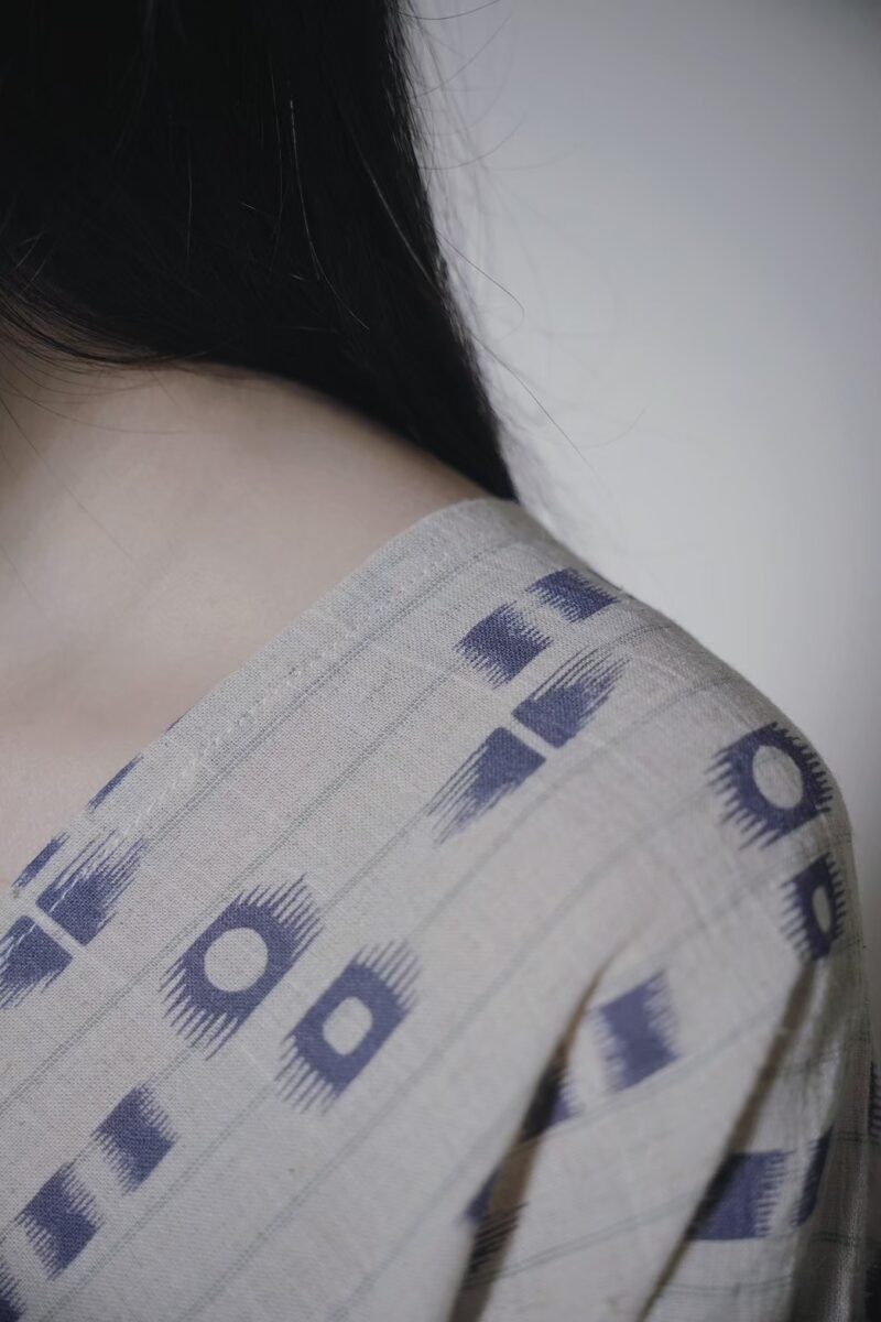 有機棉手織布 雙口袋斗篷 | 幾何 | 草木染圖騰經緯織 | Poncho