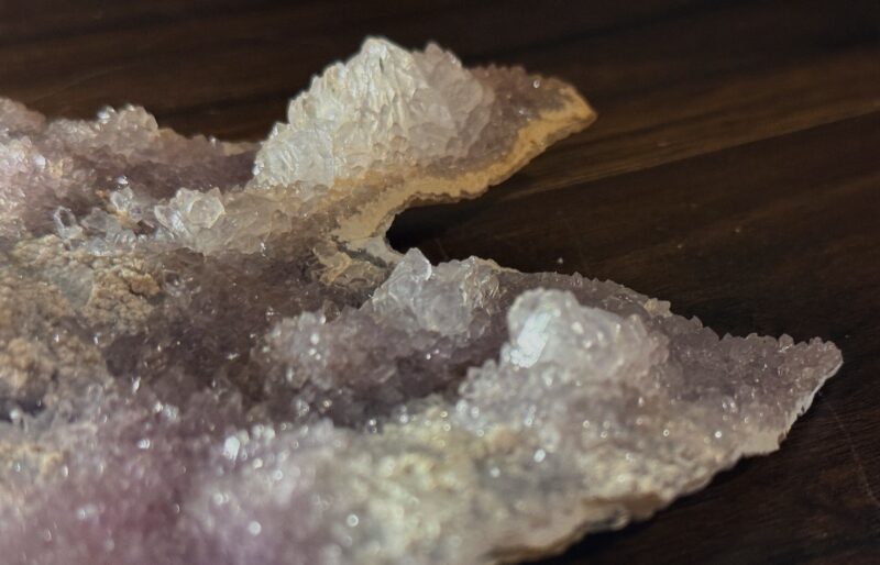 微光之山 虹光山海大晶簇 Druzy Quartz Botryoidal Lavender Chalcedony Landscape | 原礦