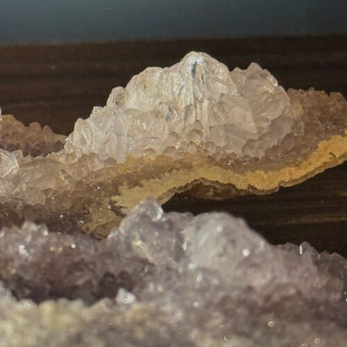 微光之山 虹光山海大晶簇 Druzy Quartz Botryoidal Lavender Chalcedony Landscape | 原礦