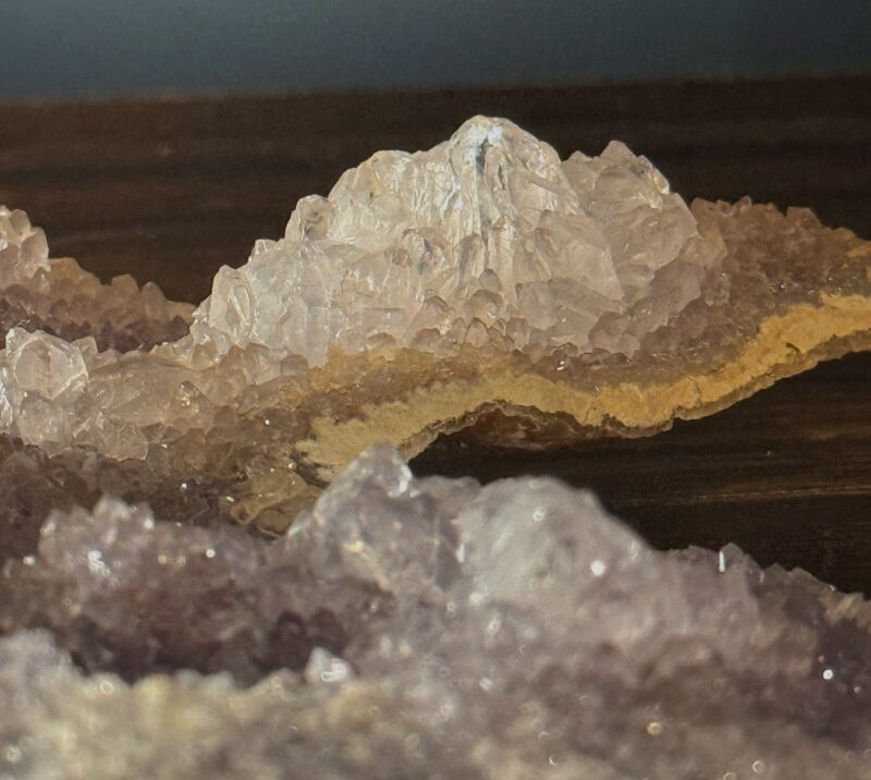 微光之山 虹光山海大晶簇 Druzy Quartz Botryoidal Lavender Chalcedony Landscape | 原礦