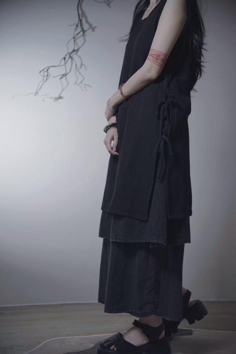 有機棉 開衩雙結長版無袖 | 黑 白 | Side-Tie Tunic