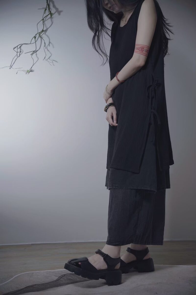有機棉 開衩雙結長版無袖 | 黑 白 | Side-Tie Tunic