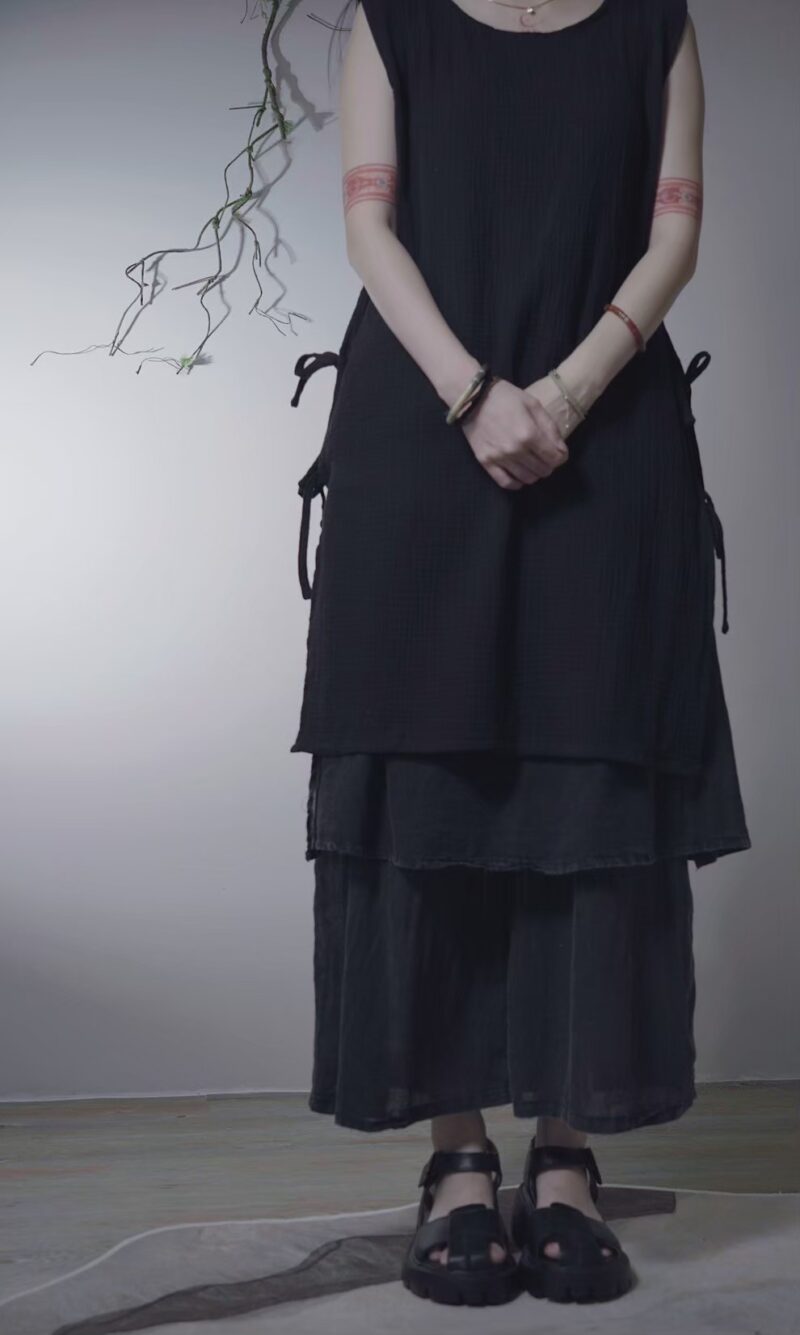 有機棉 開衩雙結長版無袖 | 黑 白 | Side-Tie Tunic