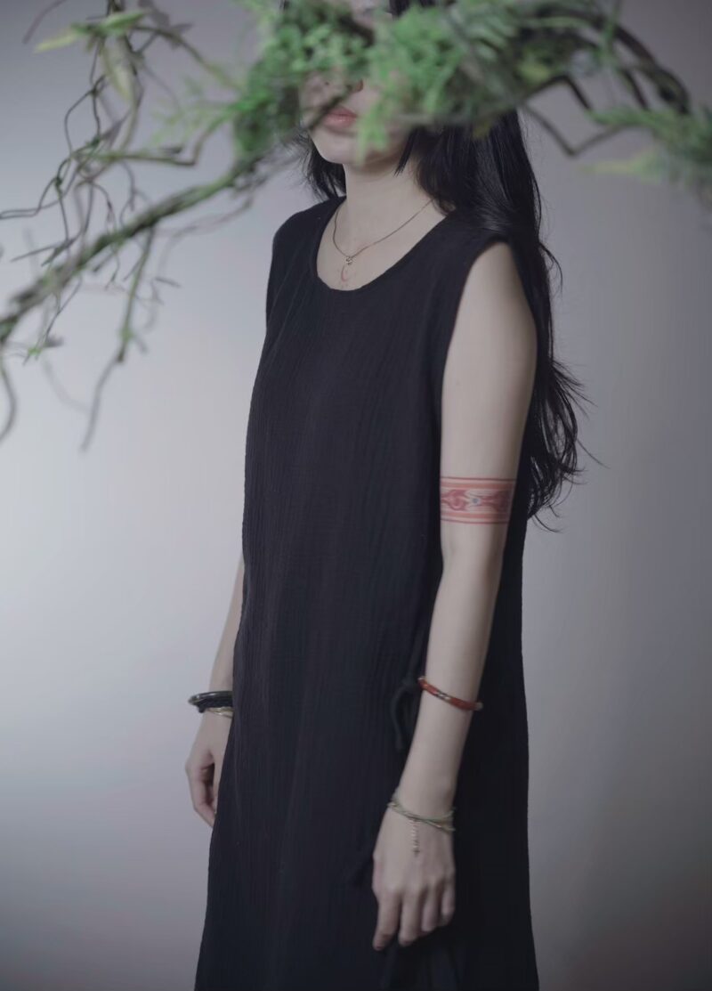 有機棉 開衩雙結長版無袖 | 黑 白 | Side-Tie Tunic