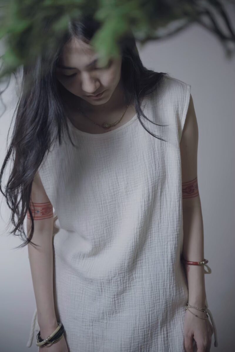 有機棉 開衩雙結長版無袖 | 黑 白 | Side-Tie Tunic