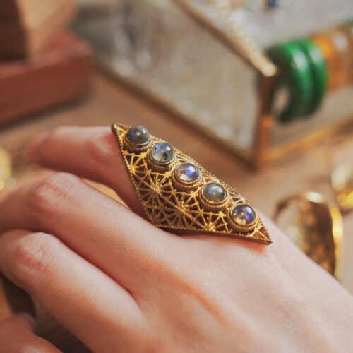 神聖幾何 拉長石盾形戒指 | Shield Ring