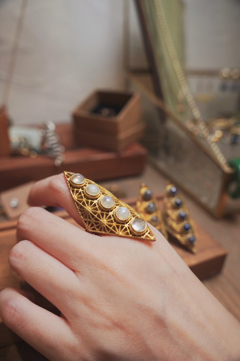 神聖幾何 月光石盾形戒指 | Shield Ring